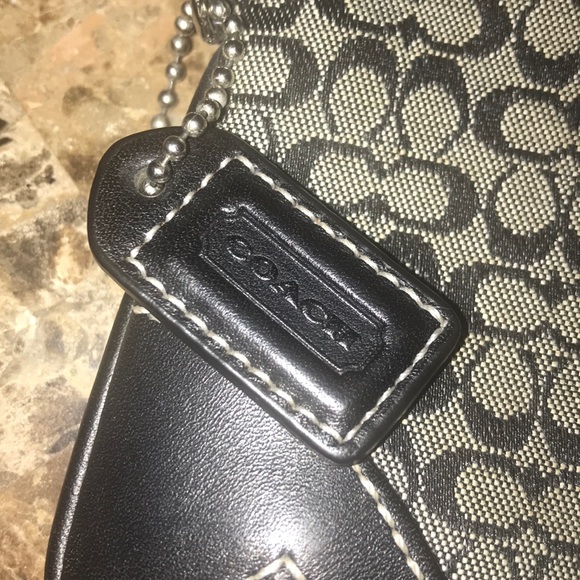 Coach Wristlet Authentic - Picture 2 of 3